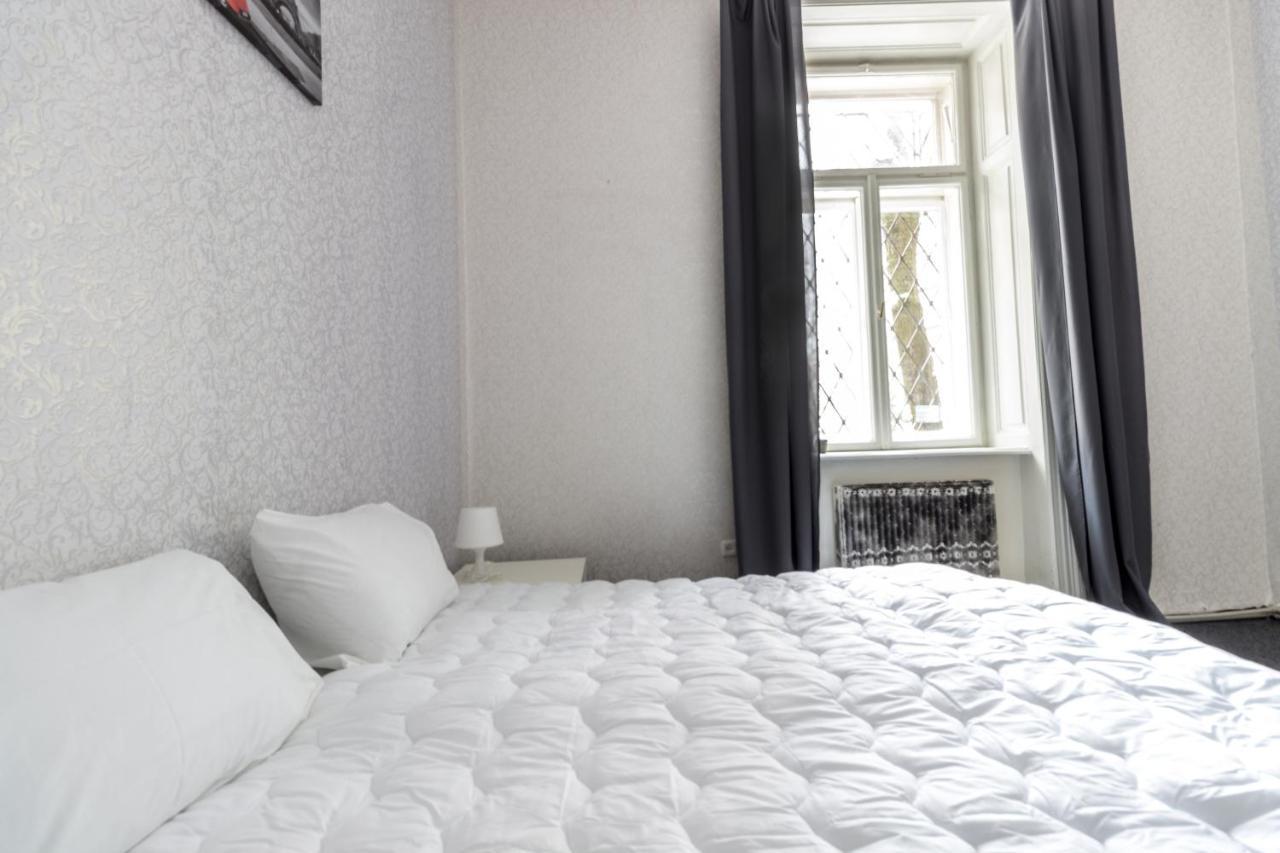 Hostel Best Time Львов Экстерьер фото
