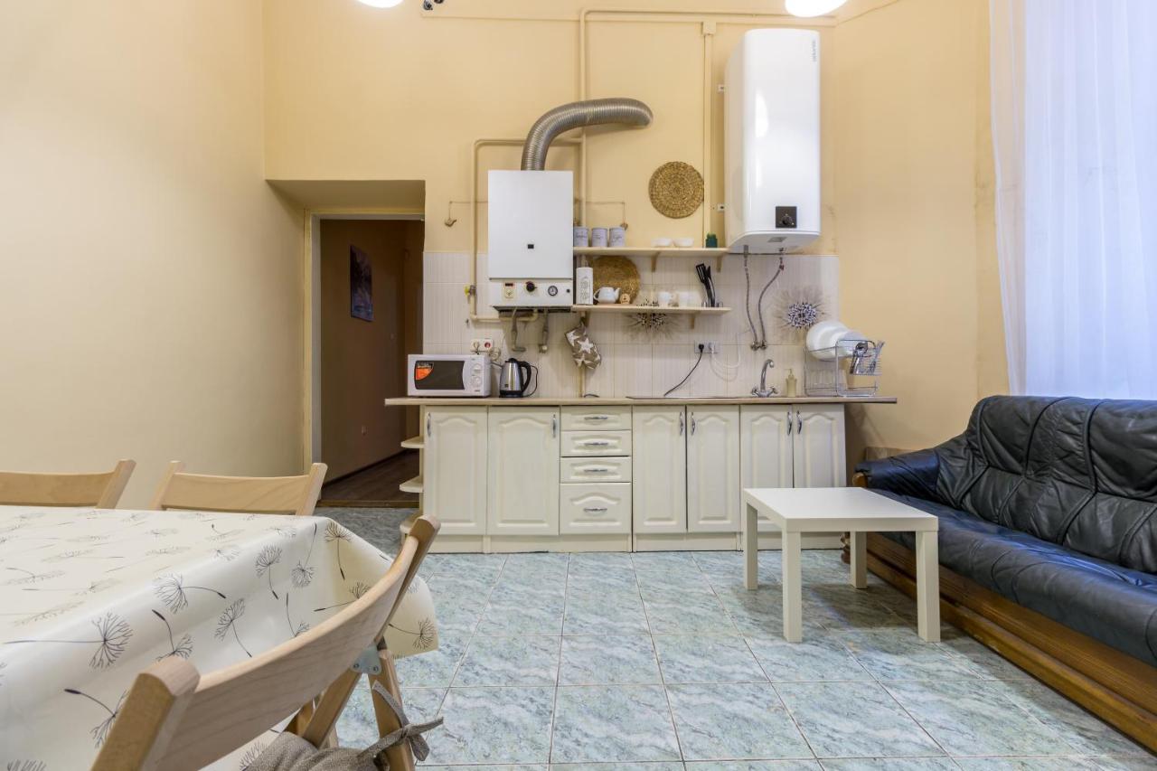 Hostel Best Time Львов Экстерьер фото
